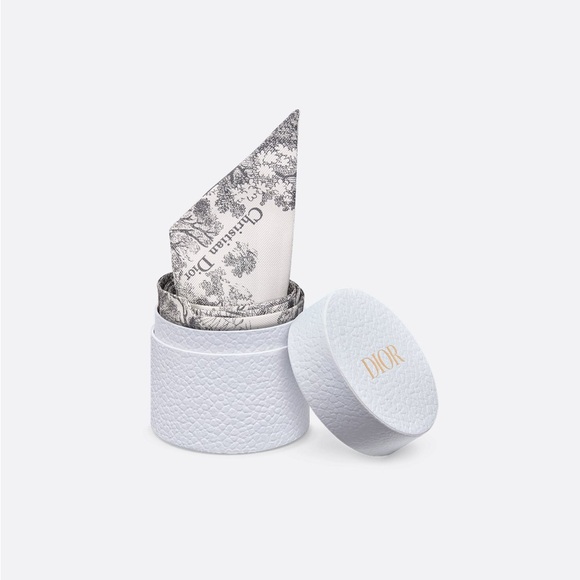 Luxury Designer Gift Boxes that May lead to Chanel or Versace or LV or Dior or G - Picture 15 of 16